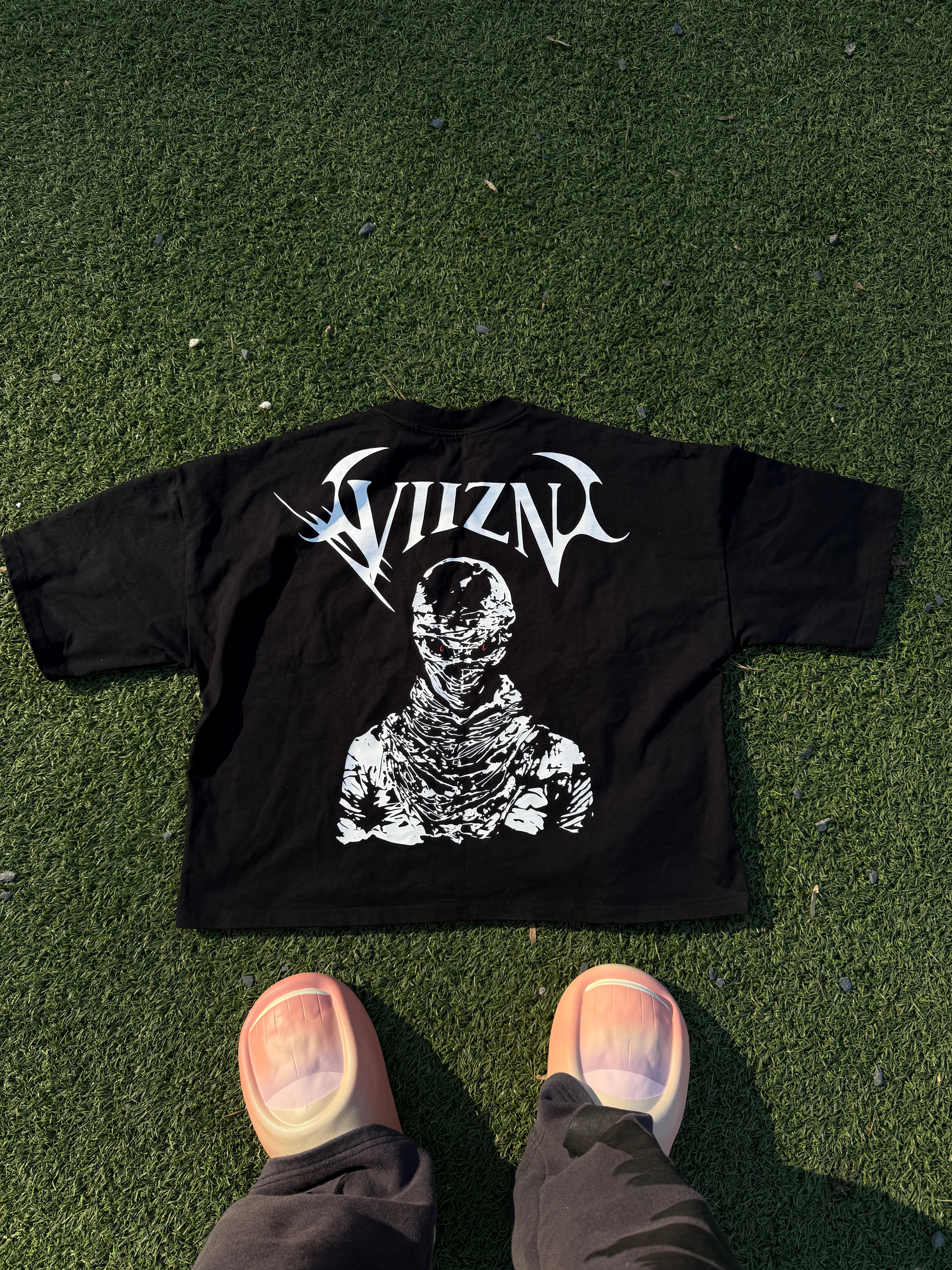 Black "Viizn6" Cropped Tee